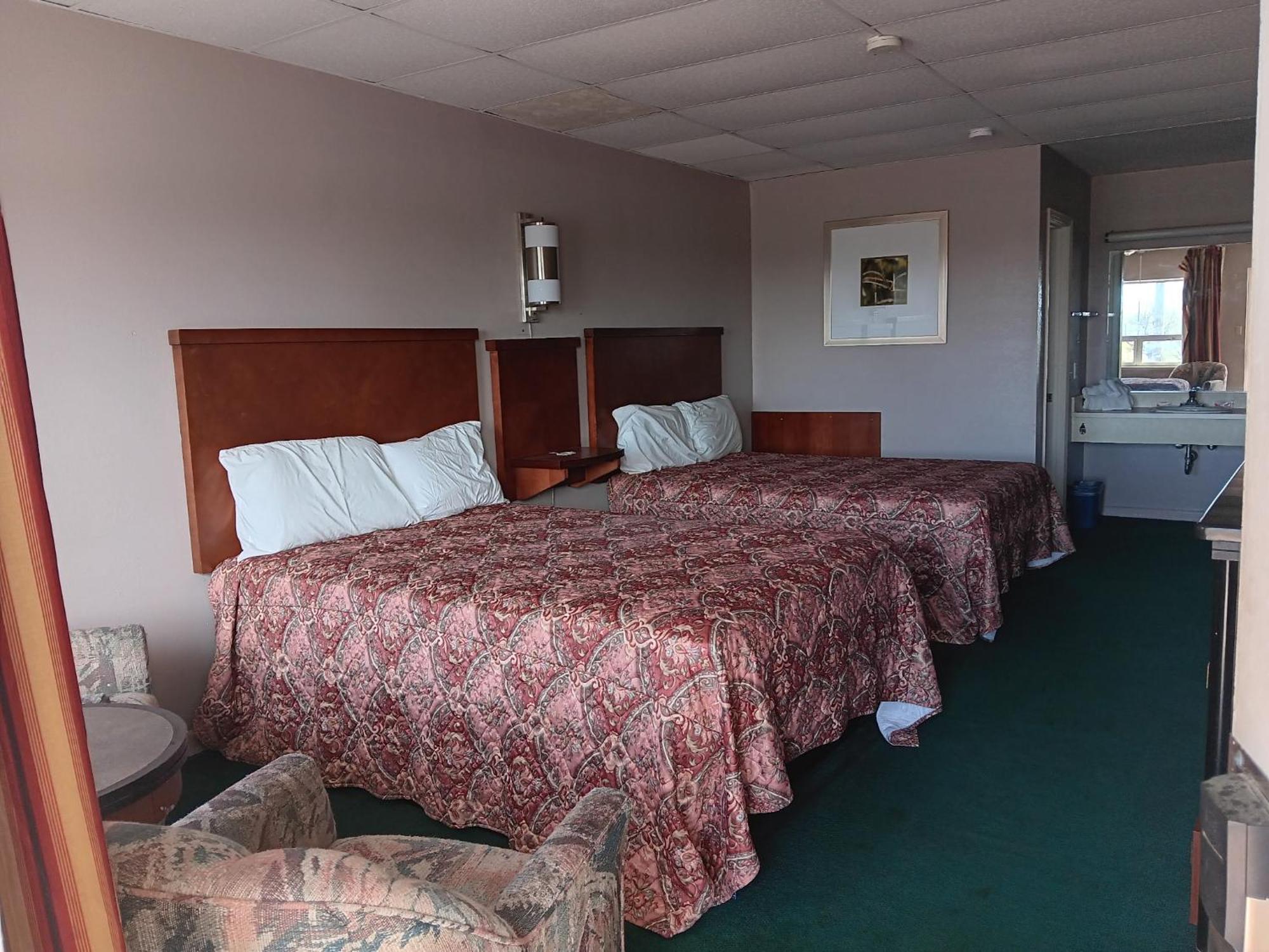 Oyo Sheldon'S Motel And Restaurant Keysville Экстерьер фото