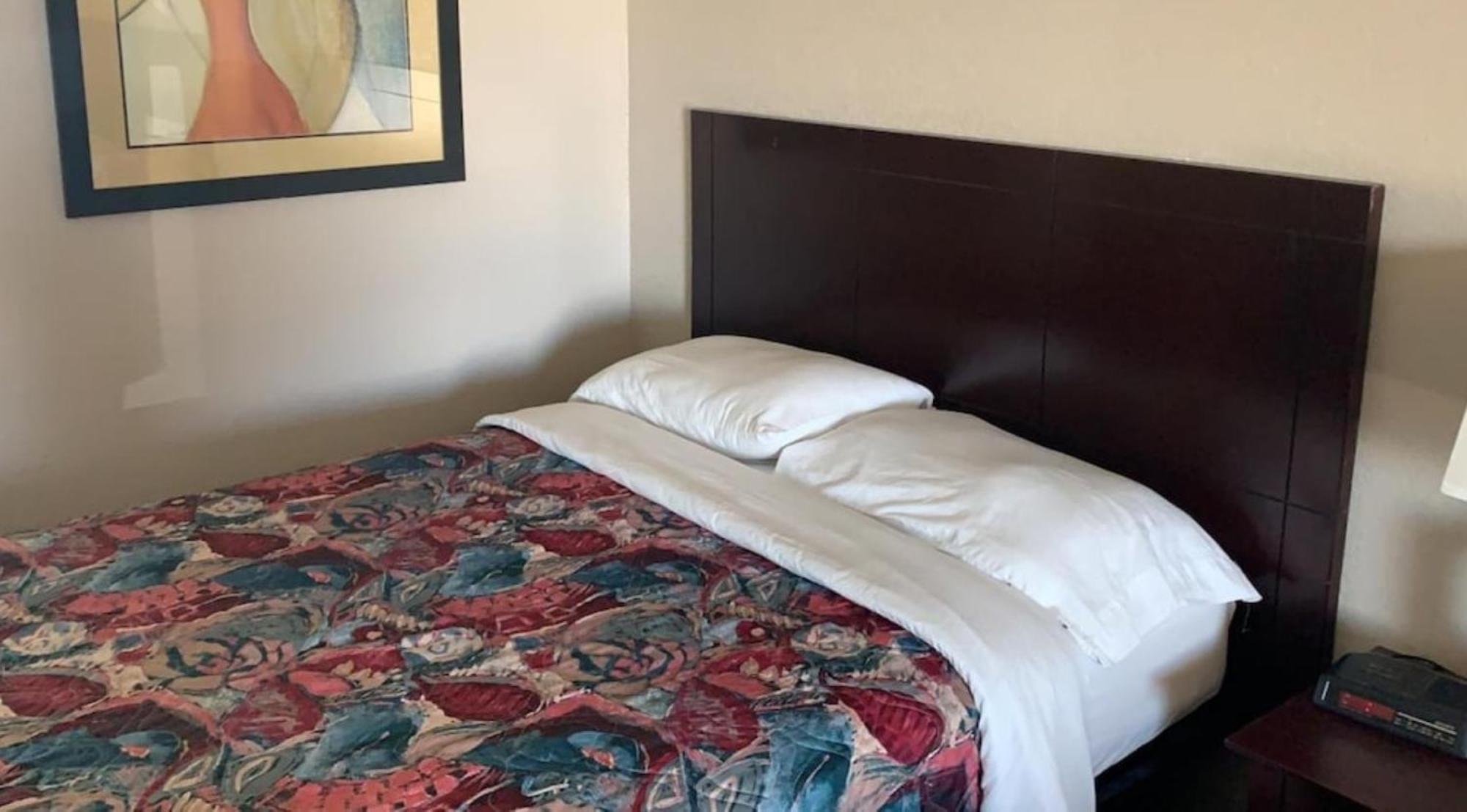 Oyo Sheldon'S Motel And Restaurant Keysville Экстерьер фото