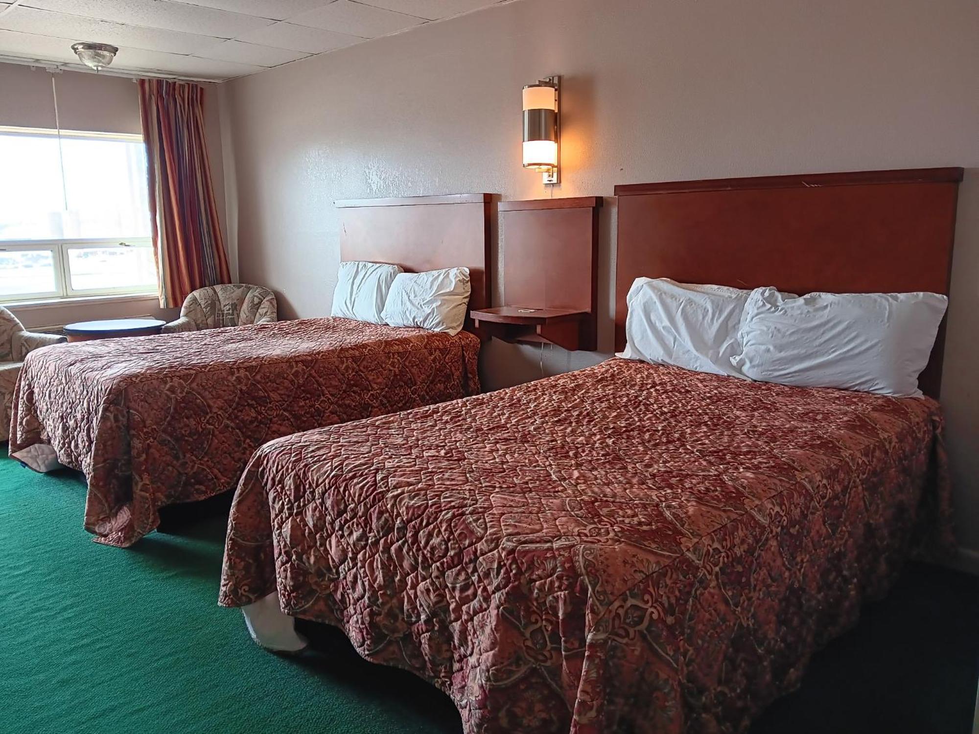Oyo Sheldon'S Motel And Restaurant Keysville Экстерьер фото