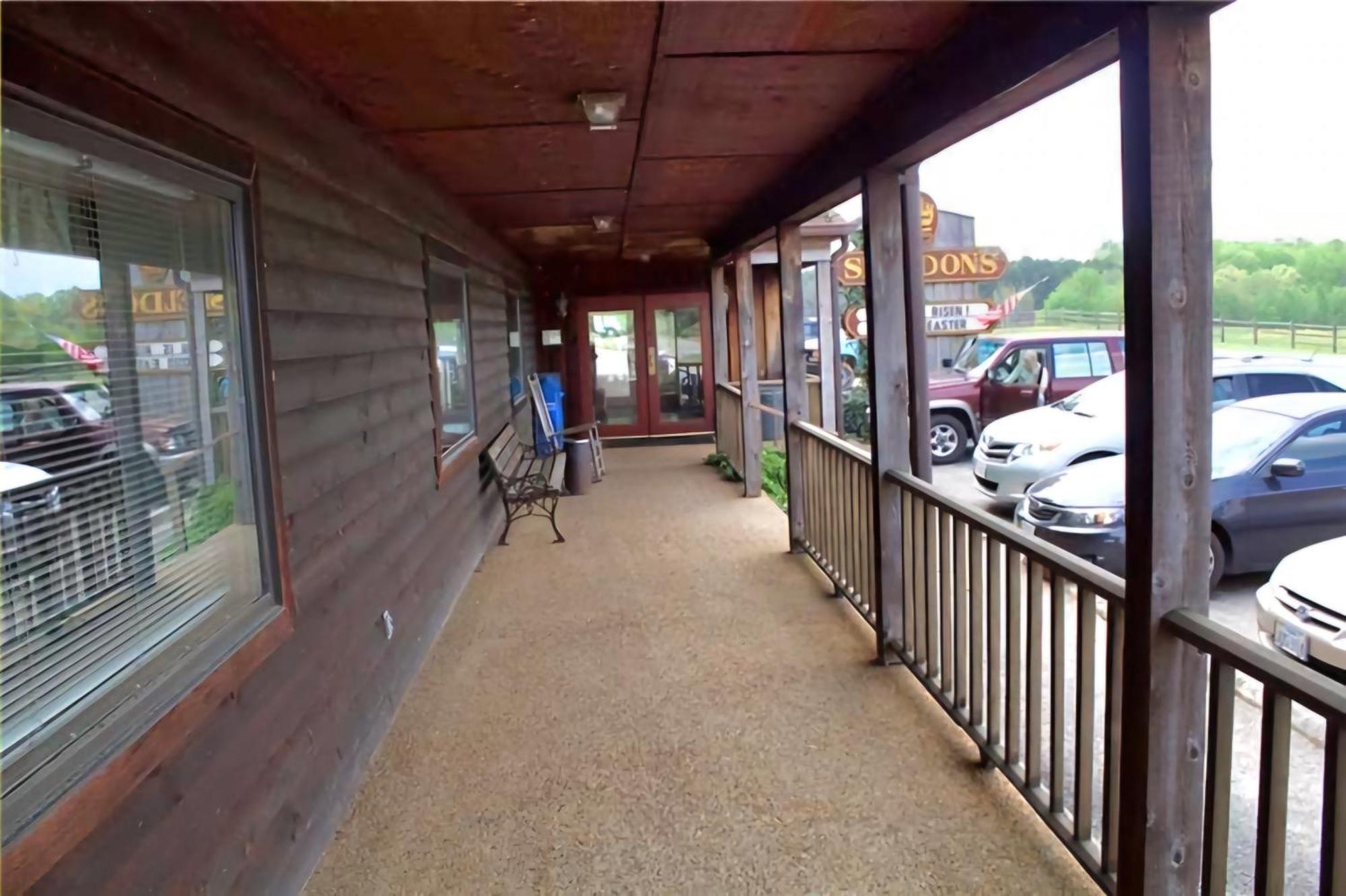 Oyo Sheldon'S Motel And Restaurant Keysville Экстерьер фото