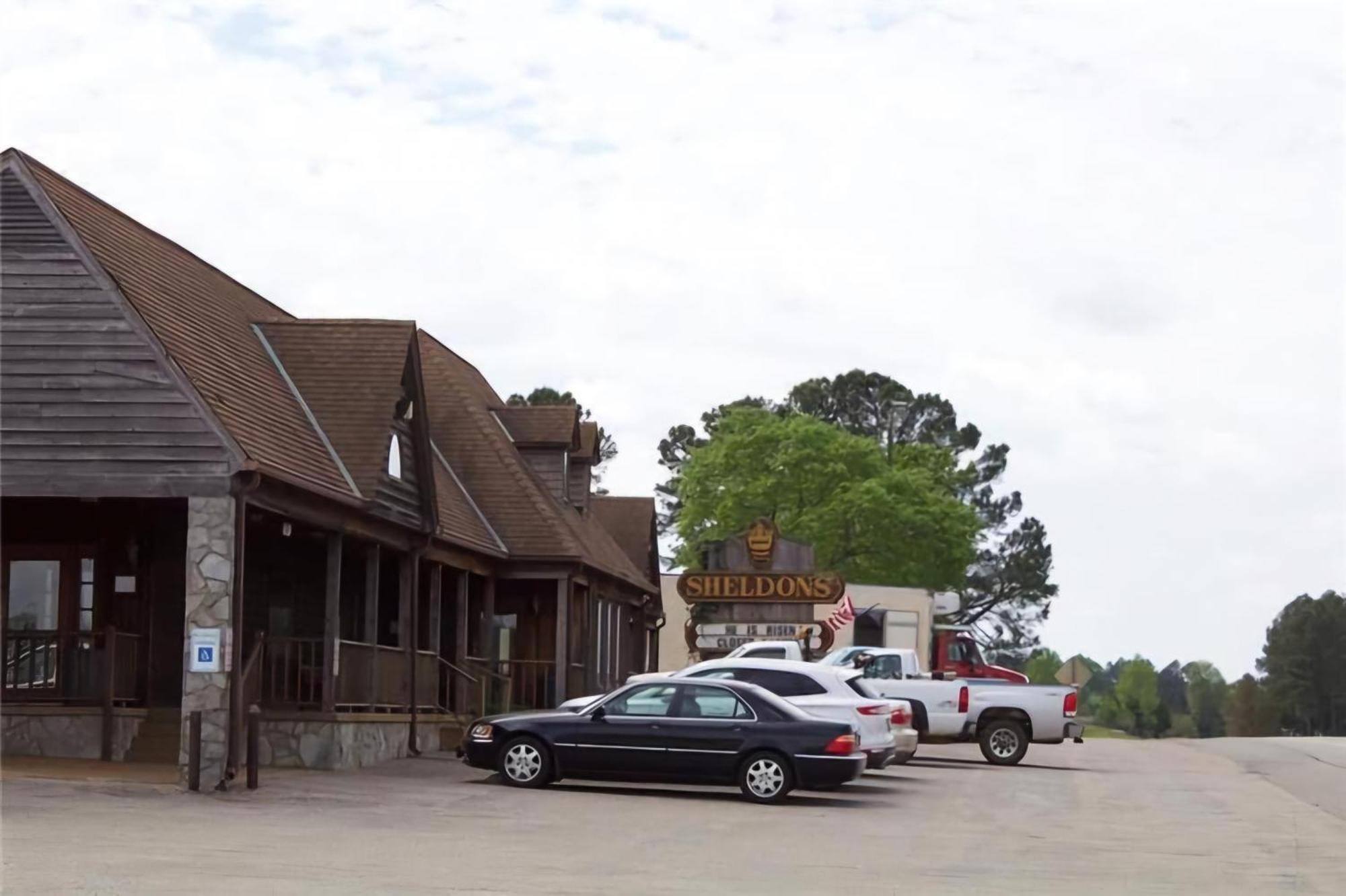 Oyo Sheldon'S Motel And Restaurant Keysville Экстерьер фото