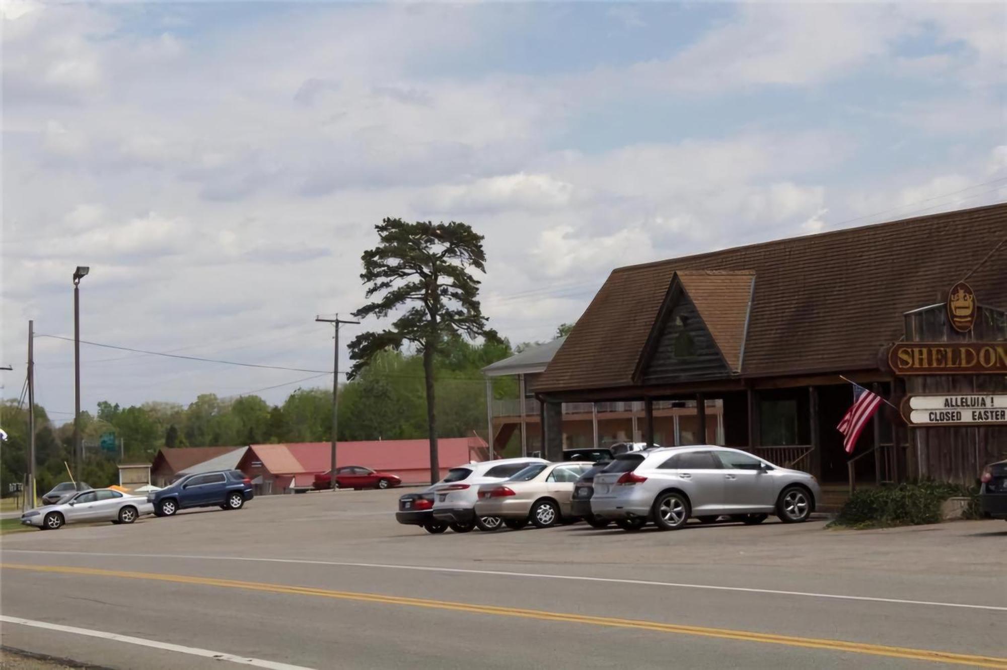 Oyo Sheldon'S Motel And Restaurant Keysville Экстерьер фото