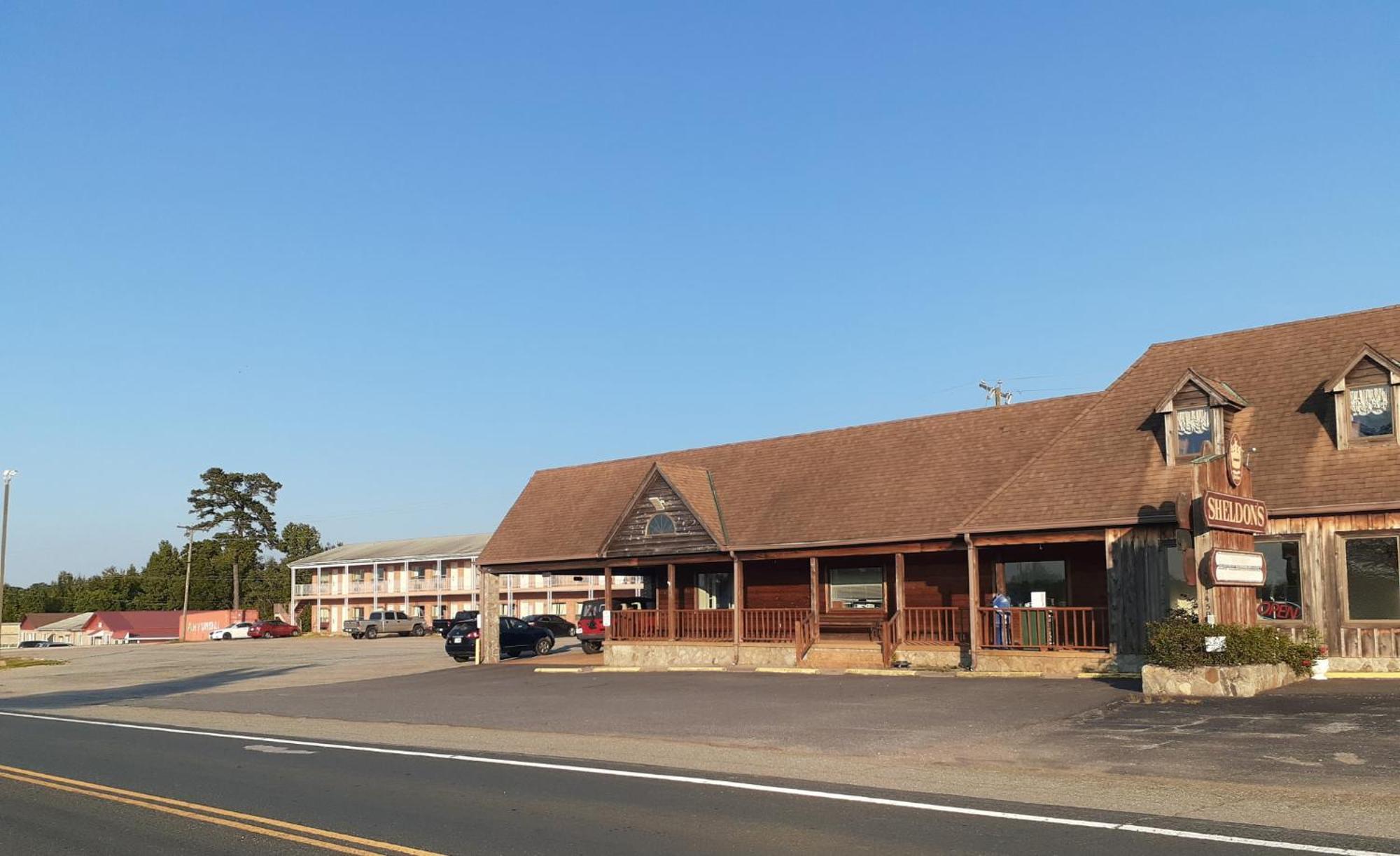 Oyo Sheldon'S Motel And Restaurant Keysville Экстерьер фото